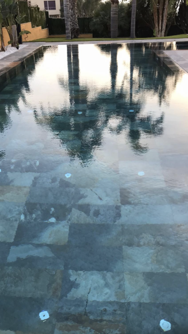 Carrelage contemporain bassin de piscine